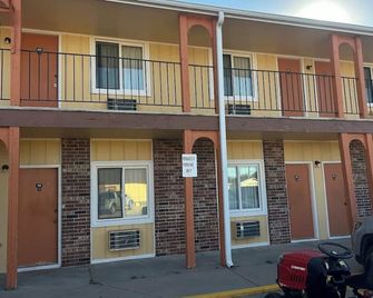 Crete Inn by Capital O Near Lincoln - Crete - Edificio