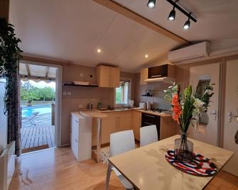 Small home, stunning lake and mountain views - Sciez