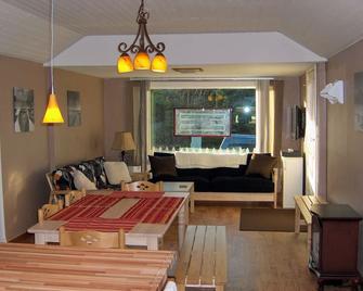 Historic 1920s Cabin - Long Beach - Sala de estar
