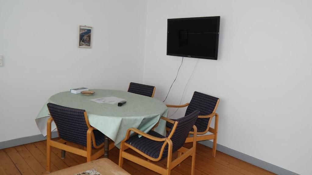 Ground floor apartment 90 m2 from 1 to 5 people – Hjørring