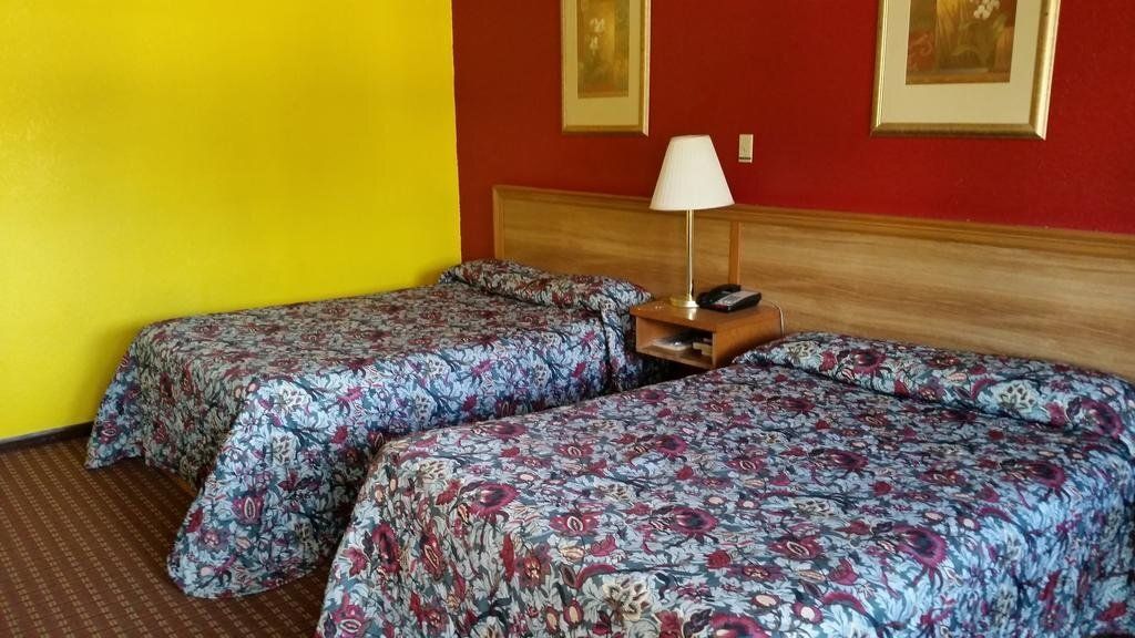 Land of Ahs Motor Inn - Erie - Спальня