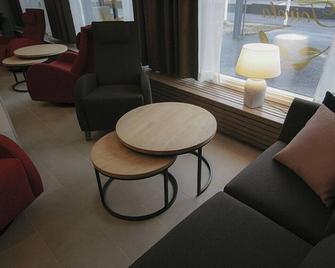 Hotelli Toivola - Kemi - Wohnzimmer