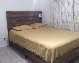 10 mins away from world number 1 award winning Grace Bay Beach - Grace Bay - Bedroom