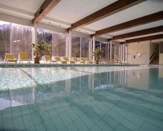 Arosa Alpine Club - Adults Only - Arosa - Havuz