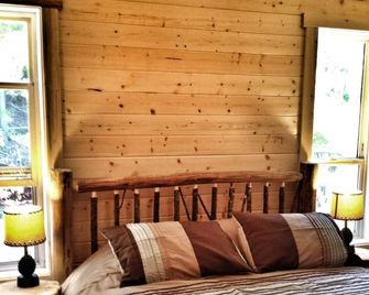 Bluebird Chalet- Chalet Two - Salmon Arm - Schlafzimmer