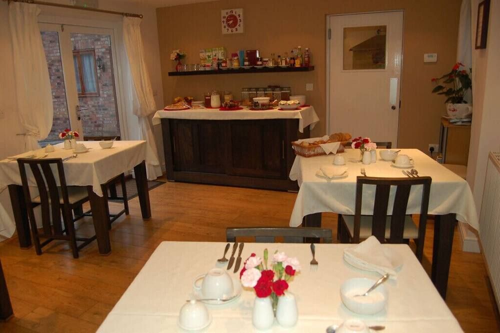 The Manor Coach House - וורצ'סטר - חדר אוכל
