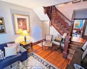 West Broadway Guesthouse with off-street parking - جيم ثورب - غرفة معيشة