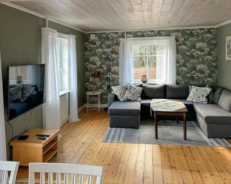 Awesome home in Tranås with sauna - Tranås - Living room