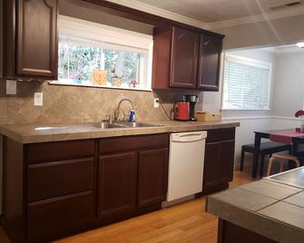 Relax Under the Trees - Asheville - Kitchen