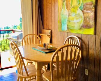 High Sierra Retreat with a view of Pinecrest lake - Pinecrest - Comedor