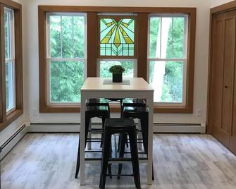 Welcome to your home away from home in the heart of Sister Bay! - Sister Bay - Dining room
