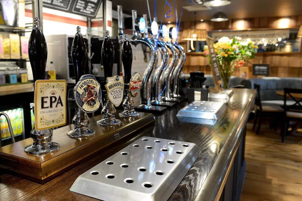 فالو فيلد، تيلفورد من مارستونز إنز - تلفورد - بار