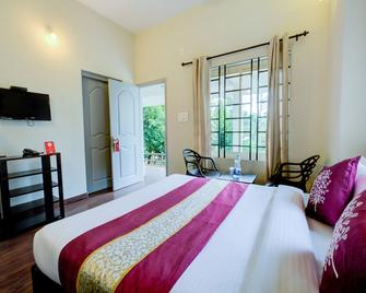 OYO 9676 Karapuzha Island Resort - Meppādi - Bedroom