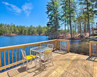 Lakefront Retreat with Kayaks, Grill, Fire Pit! - Candia - Balcony