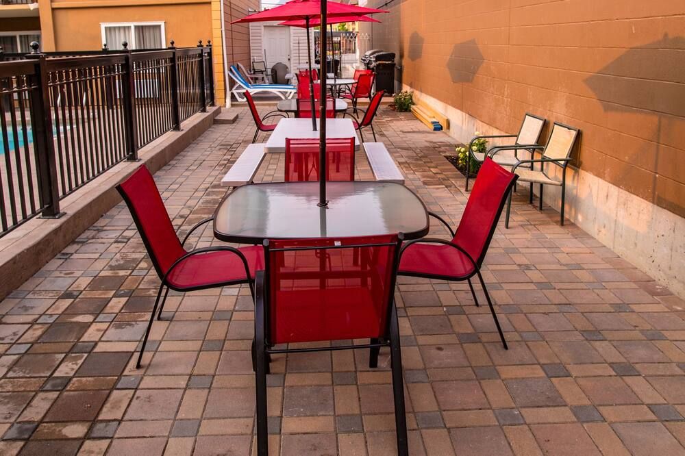 Sahara Courtyard Inn Penticton - פנטיקטון - מרפסת