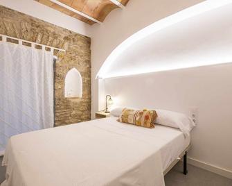 Apartamentos turísticos Can Planeses Banyoles - Banyoles - Bedroom