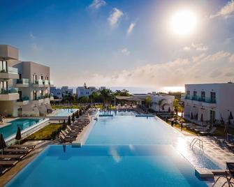 Atlantica Aqua Blue Hotel - 帕拉利米尼 - 游泳池