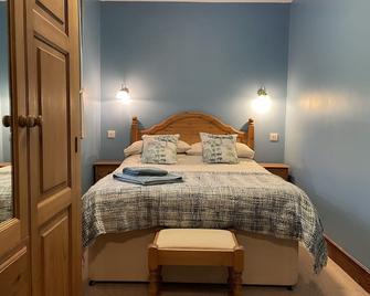 Milecastle Inn on Hadrian's Wall near Haltwhistle - Haltwhistle - Bedroom