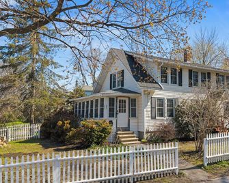 Cozy 3 Bedroom • Office • Sauna • Near Downtown Augusta and Maine General - Augusta - Gebouw