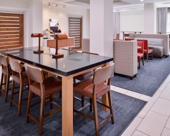 هوليداي إن إكسبرس آند سويتس سان أنطونيتويونث ويست - ميديكال أري ا بي آيتش جي - سان انطونيو - غرفة طعام