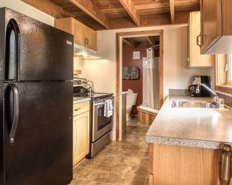 Timbers Resort - Fairmont Hot Springs - Kitchen
