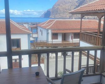 Top location. Apartment with sea view 2 minutes to the beach and marina. - Los Gigantes - Ban công