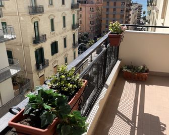 سويت 39 جيست هاوس - سالرنو - شرفة