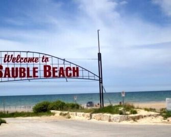 Cedar Cove Cabin Steps to Sauble Beach - Sauble Beach - Beach