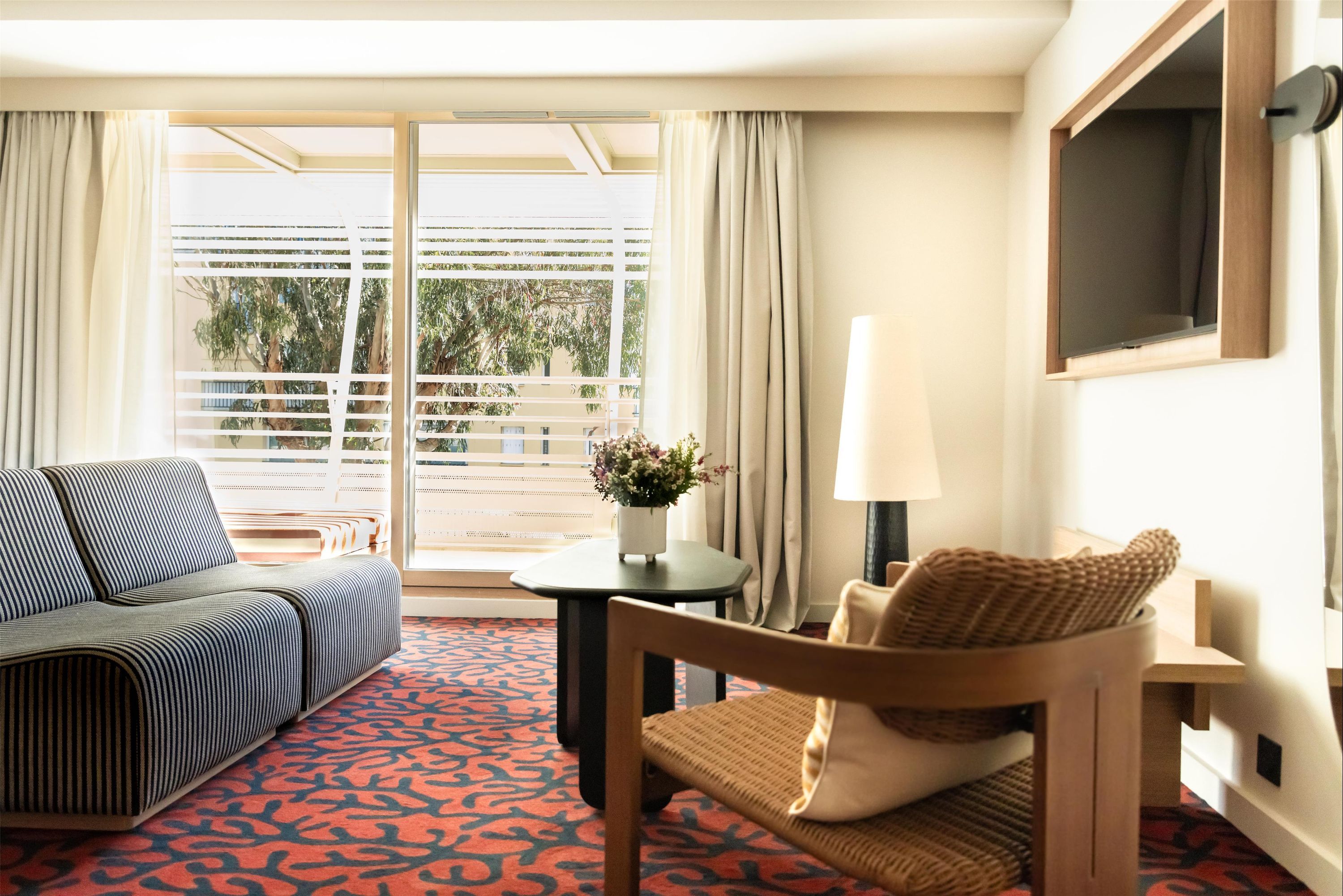 Hotel Ventura Saint-Tropez, Tapestry Collection by Hilton - סן טרופה - סלון