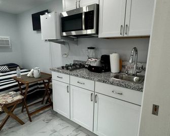 Estudio Boutique Cerca de la Playa y del Río en Hudson, Fl - Hudson - Kitchen