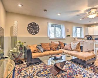 Mosinee Escape w/ Fire Pit - 1 Mi to River! - Mosinee - Living room