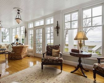 Nantucket on the Chesapeake Heated Pool - Annapolis - Living room