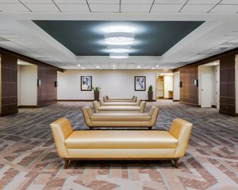 Holiday Inn La Mirada - La Mirada - Lobby