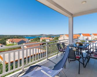 3 Bedroom Nice Apartment In Milna - Milna (Brač) - Balcon