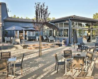 Hôtel Restaurant Les Lavandins - Saint-Christol - Patio