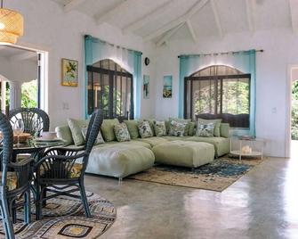 Hidden retreat on the north coast of the Dominican Republic. LapPool and beaches - Cabrera - Living room