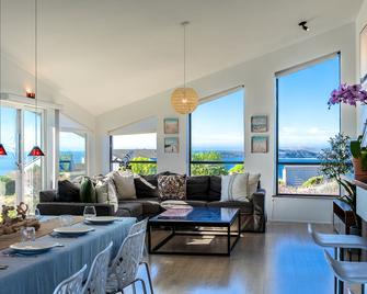 Sea Casa - Hot Tub Views - Bodega Bay - Living room