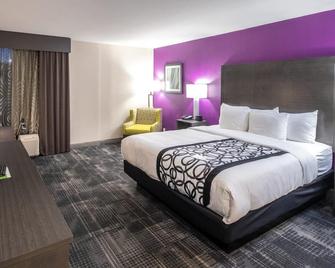 La Quinta Inn & Suites by Wyndham Columbus MS - Columbus - Habitación