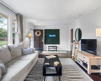 Modern and Musical 1950s Ranch-Sleeps 5 - Nashville - Sala de estar