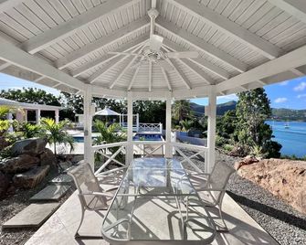 The Pink House, infinity pool, English Harbour, minutes from Pigeon Beach - English Harbour - Patio