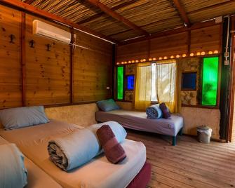 Shkedi's CampLodge - Hostel - Ne’ot Hakikar - Bedroom