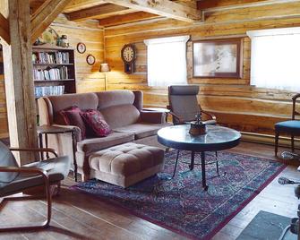 Meadow Lake Guest Ranch - Meadow Lake Roadhouse - Clinton - Lounge