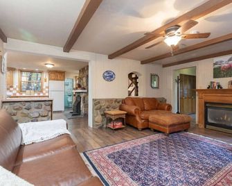 Cabin on Big Cottonwood River - Salt Lake City - Living room
