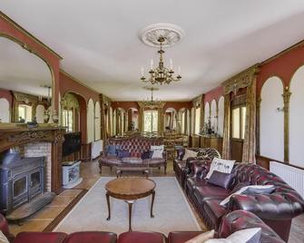 Château Près de Cahors Avec Piscine Privée et Salle de Sport - Sauzet - Living room