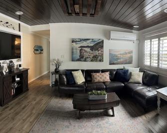 Villa Italia \'Villas by Christine\' - Safety Harbor - Living room