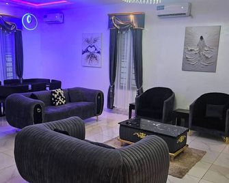 Luxury 5 Bedrooms Duplex With Swimming Pool - Lagos - Lounge