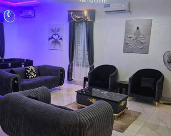 Luxury 5 Bedrooms Duplex With Swimming Pool - Lagos - Lounge