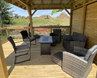 Beautiful 3-bedroom home close to Louisville! - Sellersburg