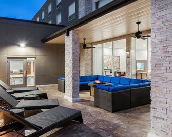 Holiday Inn Express & Suites West Plains Southwest By IHG - West Plains - Terasa