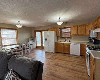 Dickson Trails to Adventure, Charming 2-Bedroom House in Vienna - Vienna - Cocina